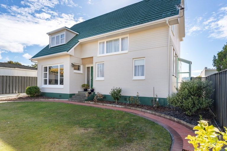 Photo of property in 8 Percy Cameron Street, Avalon, Lower Hutt, 5011
