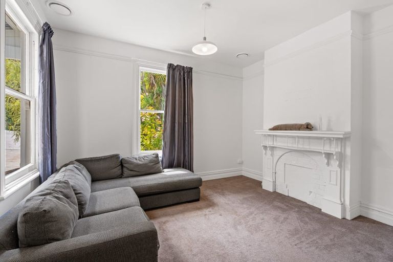Photo of property in 100 Gladstone Road, Dalmore, Dunedin, 9010