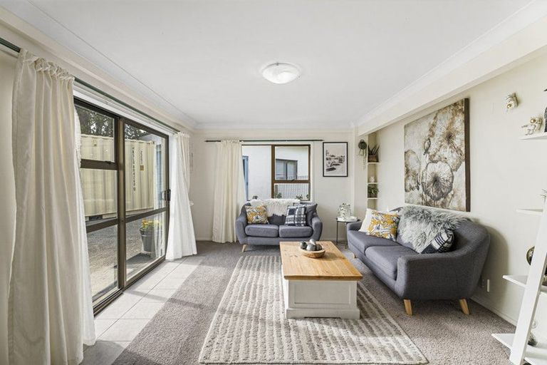 Photo of property in 2 Melandra Road, Stanmore Bay, Whangaparaoa, 0932