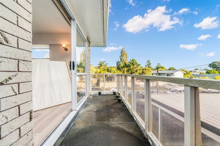 Photo of property in 14 Jonathan Place, Sunnynook, Auckland, 0620