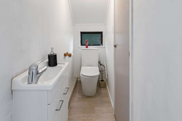 Photo of property in 2/11 Halsey Road, Manurewa, Auckland, 2102