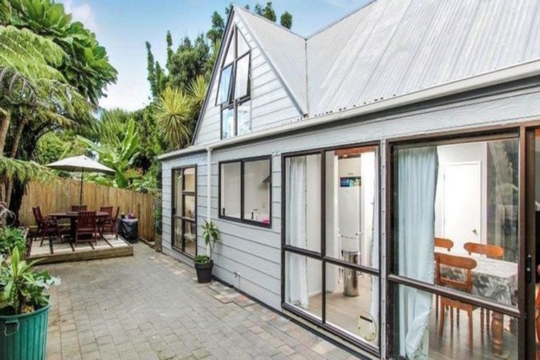 Photo of property in 1/16 Sylvan Crescent, Te Atatu South, Auckland, 0610