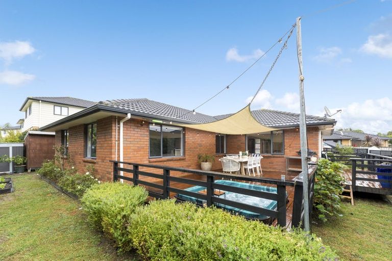 Photo of property in 21 Misty Valley Drive, Henderson, Auckland, 0612