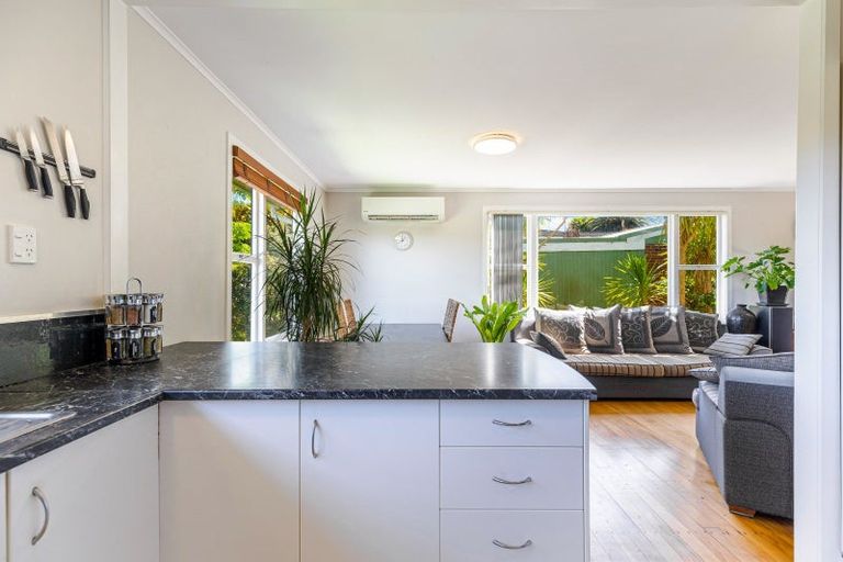 Photo of property in 21 Salem Place, Torbay, Auckland, 0630