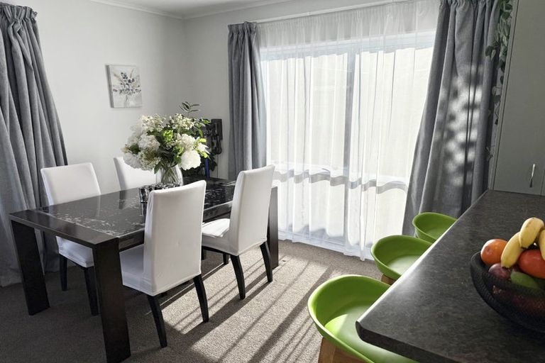 Photo of property in 43 Cleat Street, Whitby, Porirua, 5024