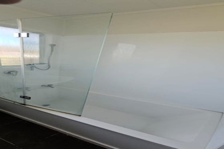 Photo of property in 2 Tuna Place, Manurewa, Auckland, 2102