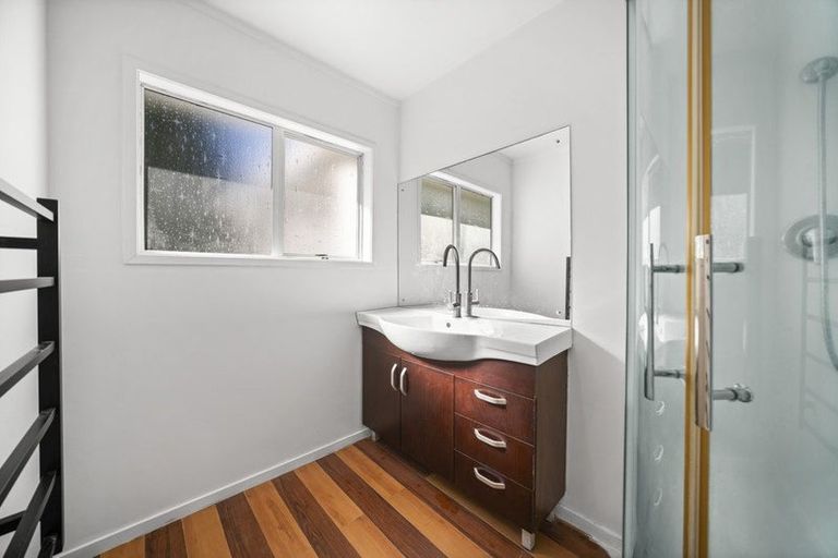 Photo of property in 1/4 Phillipa Place, Browns Bay, Auckland, 0630