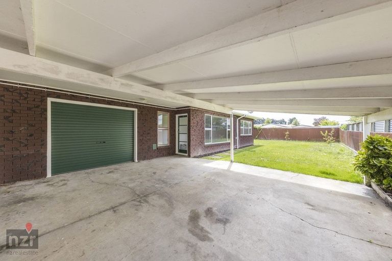Photo of property in 2/82 John F Kennedy Drive, Milson, Palmerston North, 4414
