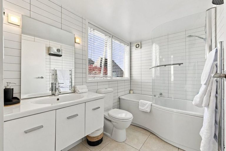 Photo of property in 76b Memorial Avenue, Ilam, Christchurch, 8053
