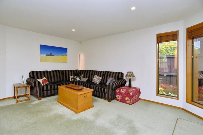 Photo of property in 1/5 Winters Road, Redwood, Christchurch, 8051