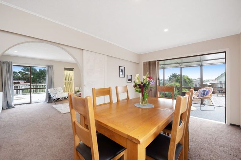 Photo of property in 34 Edgecombe Street, Newlands, Wellington, 6037