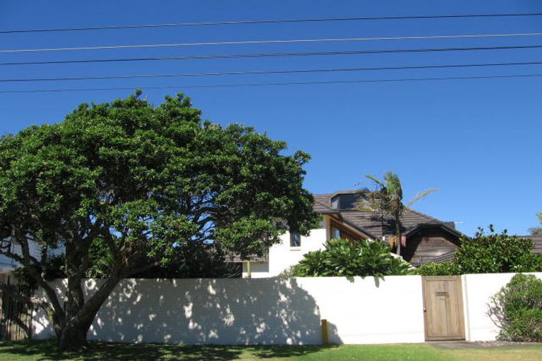 Photo of property in 37 Ocean View Road, Milford, Auckland, 0620