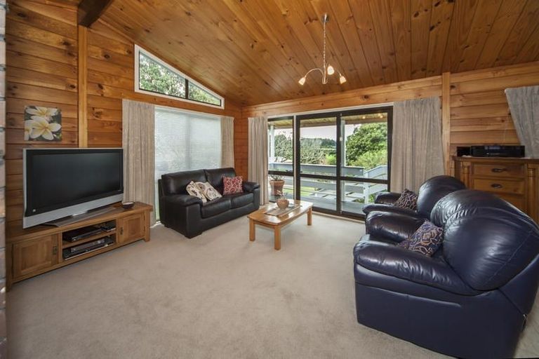 Photo of property in 10 Kitewao Street, Northcote, Auckland, 0627