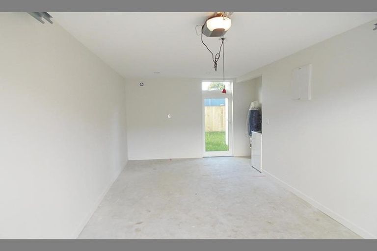 Photo of property in 28 Stephen Avenue, Henderson, Auckland, 0610