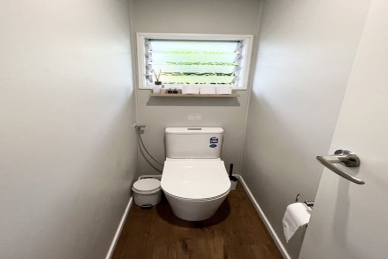 Photo of property in 1/214 Sunnynook Road, Totara Vale, Auckland, 0627