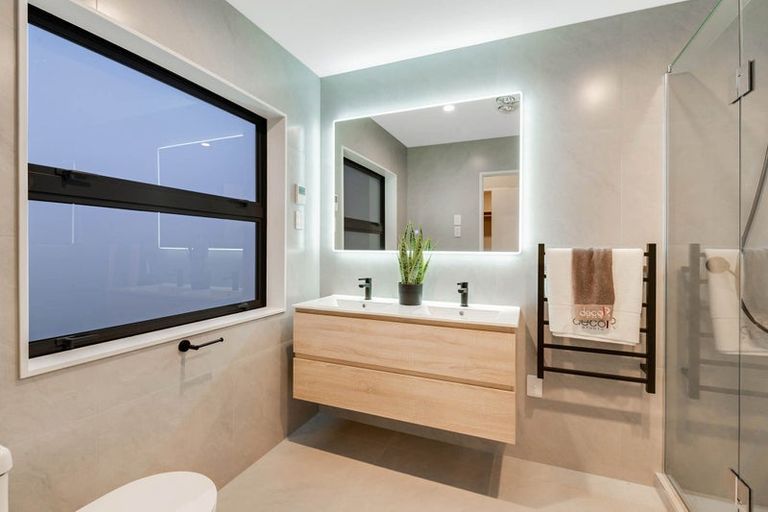 Photo of property in 129 Wainui Road, Silverdale, 0932