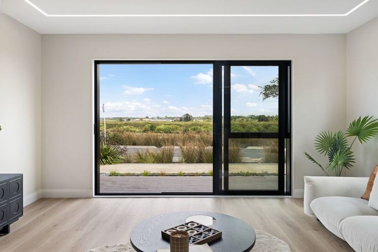 Photo of property in 51 Emerald Avenue, Rosehill, Papakura, 2113