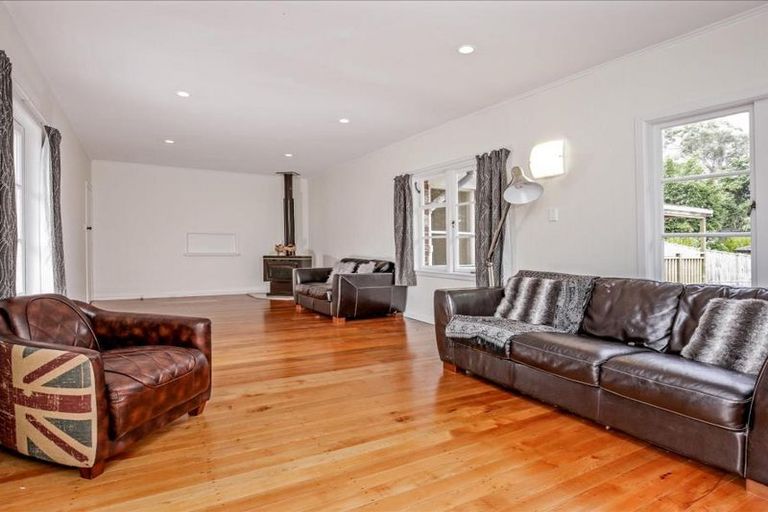 Photo of property in 12 Savoy Road, Glen Eden, Auckland, 0602