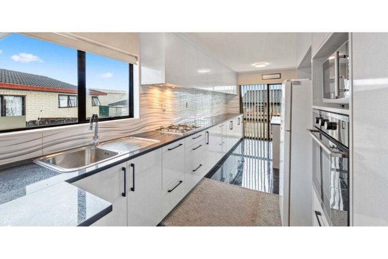 Photo of property in 2/24 Norrie Smith Avenue, Flat Bush, Auckland, 2023