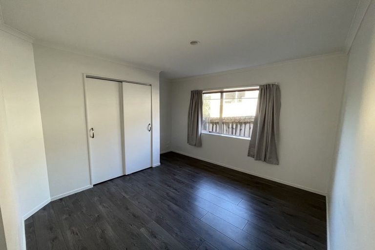 Photo of property in 35 Chesterfield Way, Orewa, 0931