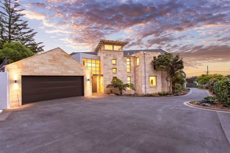 Photo of property in 92 Mccormacks Bay Road, Mount Pleasant, Christchurch, 8081