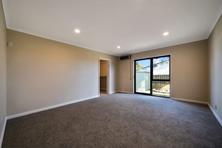 Photo of property in 4190a Great North Road, Glendene, Auckland, 0602