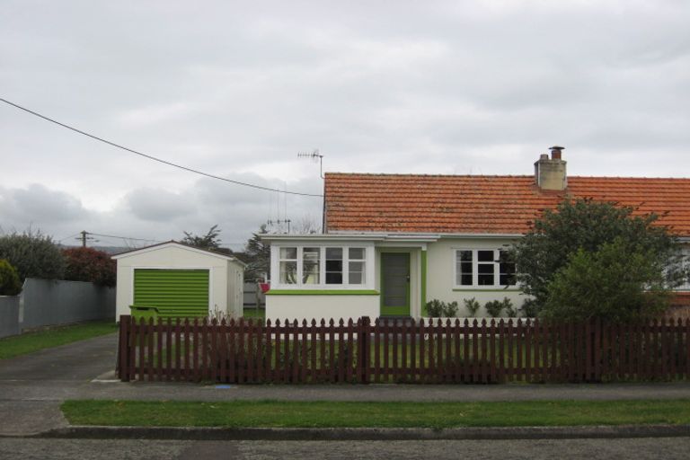 Photo of property in 32 Princes Street, Levin, 5510