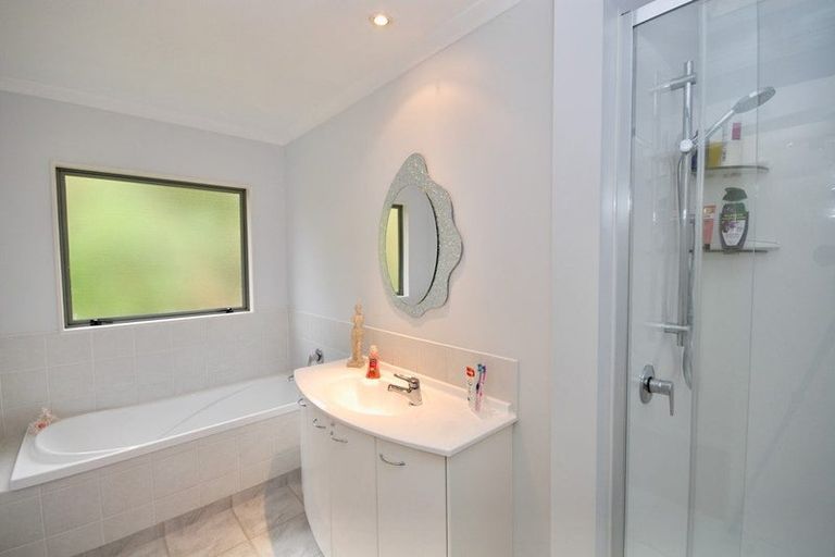 Photo of property in 2/15 Bonito Place, Bayview, Auckland, 0629