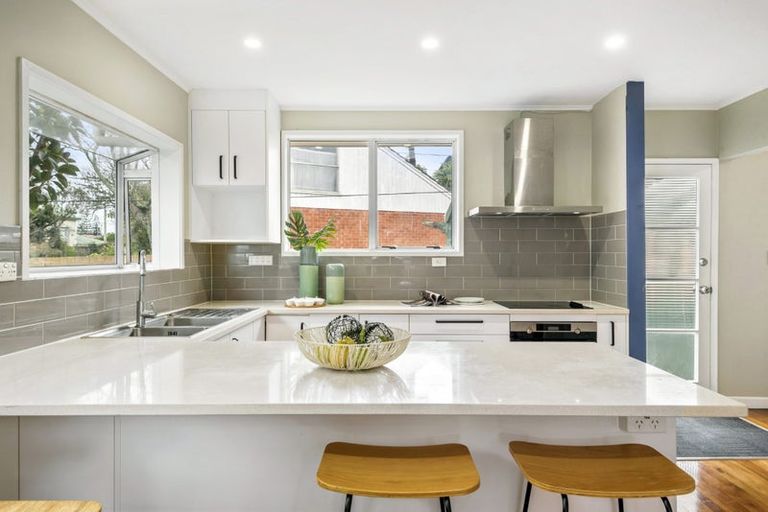 Photo of property in 1/46 Sunnynook Road, Sunnynook, Auckland, 0620