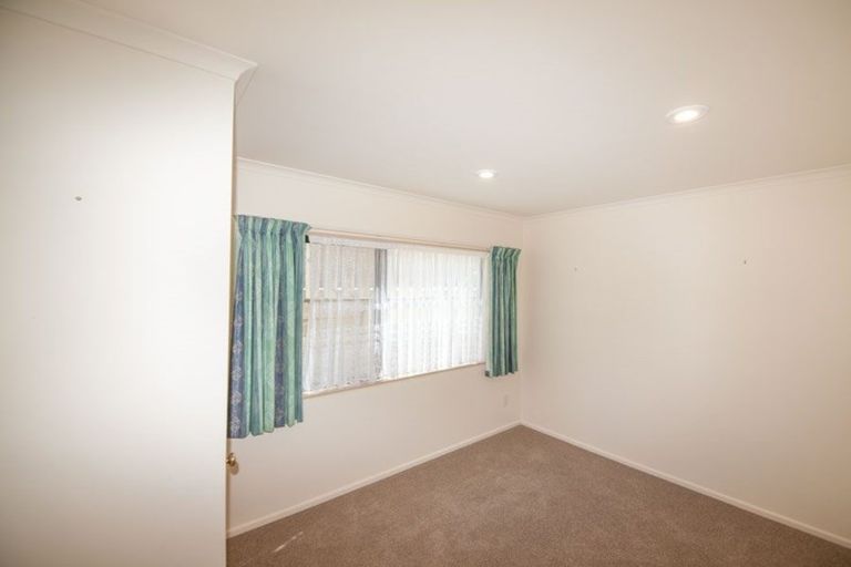 Photo of property in 27 Derry Hill, Churton Park, Wellington, 6037