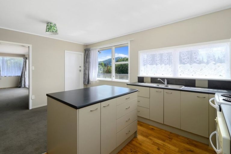 Photo of property in 1 Gifford Place, Utuhina, Rotorua, 3015