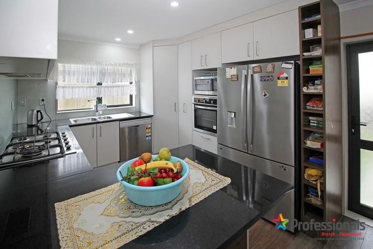 Photo of property in 16 Earlsworth Road, Mangere East, Auckland, 2024