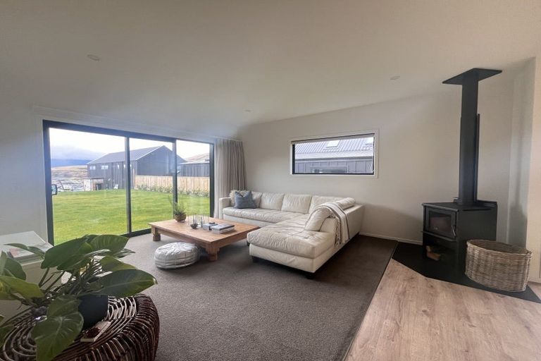 Photo of property in 38 Spur Ridge Rise, Jacks Point, 9371