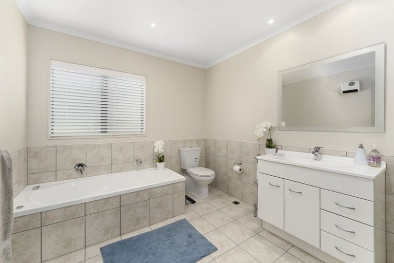 Photo of property in Te Kakariki Apartments, 6/6 Wellington Road, Paekakariki, 5034