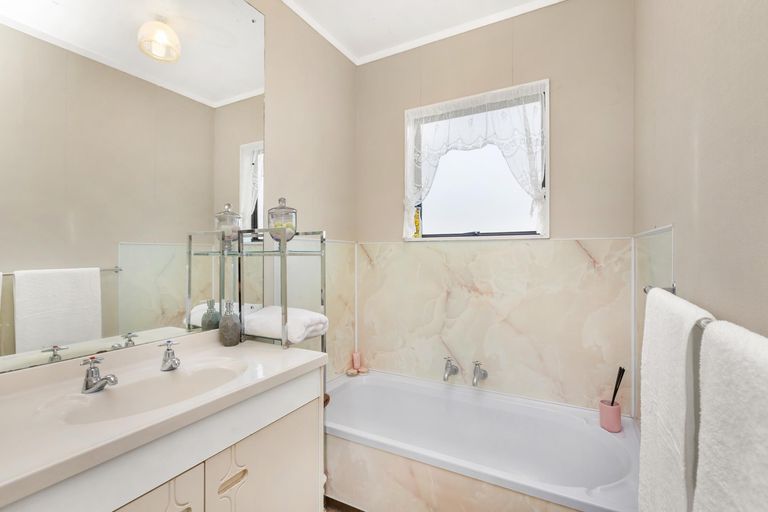 Photo of property in 8a Primrose Street, Raglan, 3225