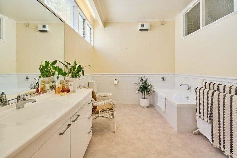 Photo of property in 338 Oriental Parade, Oriental Bay, Wellington, 6011