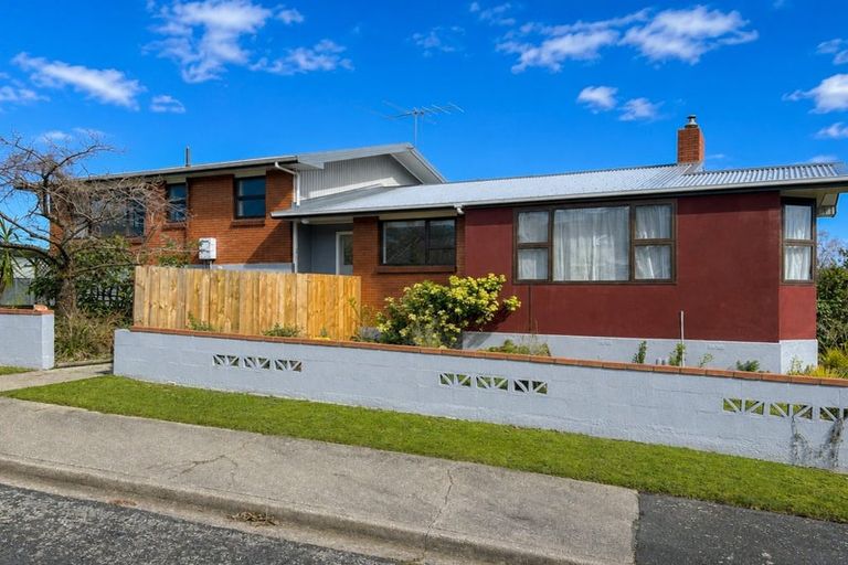 Photo of property in 16 Kinmont Crescent, Kinmont Park, Mosgiel, 9024