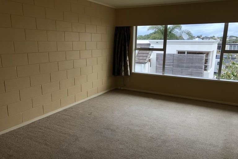 Photo of property in 2/16 Beach Road, Castor Bay, Auckland, 0620