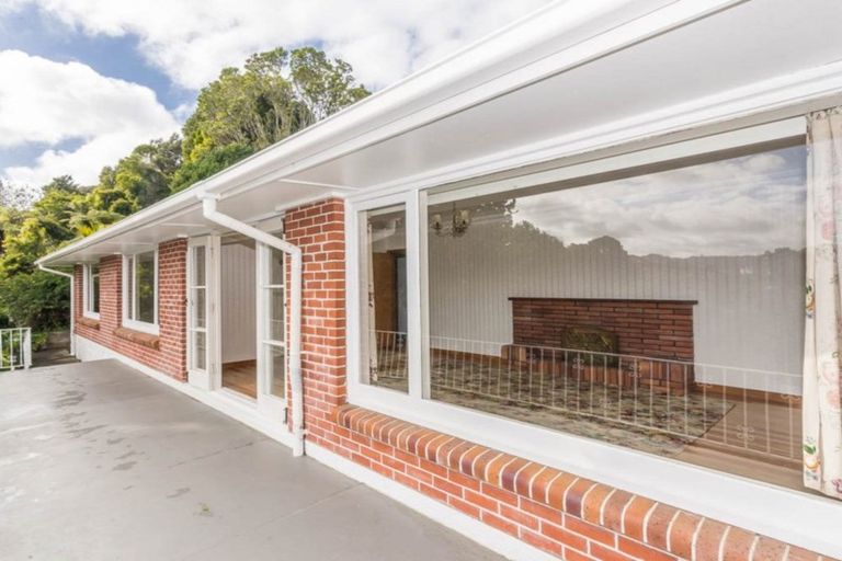 Photo of property in 663 South Titirangi Road, Titirangi, Auckland, 0604