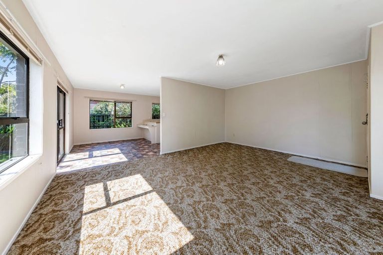 Photo of property in 2/35 Ti Nana Crescent, Henderson, Auckland, 0610