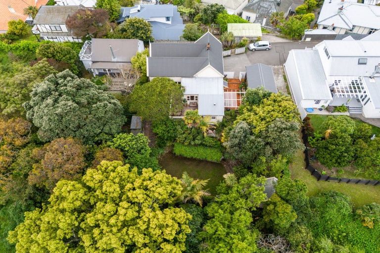 Photo of property in 4 Terrace Lane, Hospital Hill, Napier, 4110