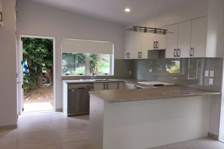 Photo of property in 34 Tamahere Drive, Glenfield, Auckland, 0629