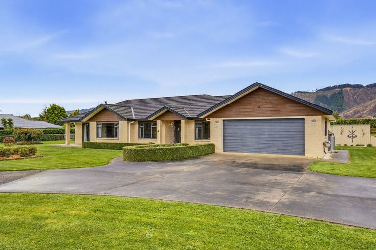 Photo of property in 53 Pohutukawa Drive, Levin, 5571