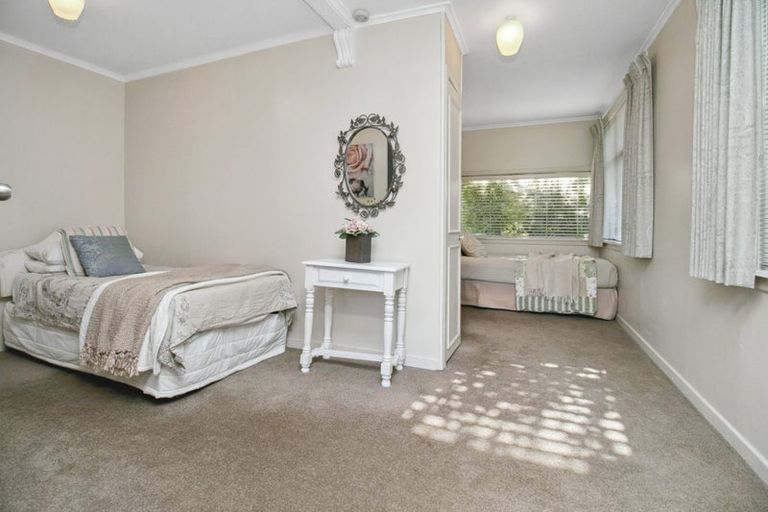 Photo of property in 63 Forrest Hill Road, Milford, Auckland, 0620