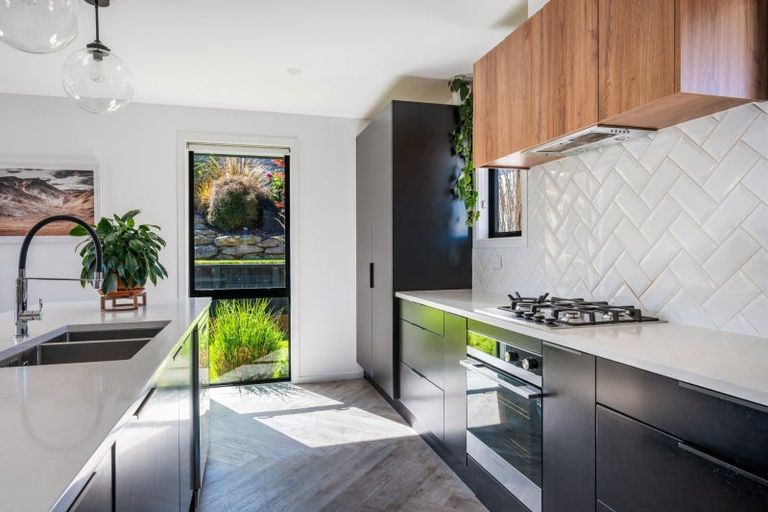 Photo of property in 9 Sarges Way, Lake Hawea, Wanaka, 9382