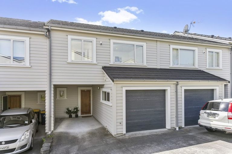 Photo of property in 4/78 Fernhill Way, Oteha, Auckland, 0632