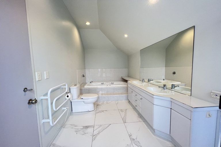 Photo of property in 2/174 Bucklands Beach Road, Bucklands Beach, Auckland, 2012