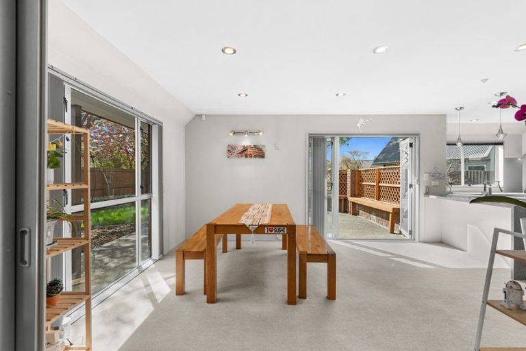 Photo of property in 31 Brockhall Lane, Avonhead, Christchurch, 8042