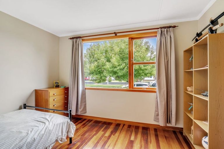 Photo of property in 9 Mokau Place, Terrace End, Palmerston North, 4410