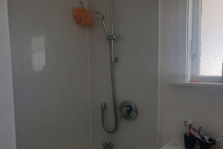 Photo of property in 6a Matahourua Crescent, Cannons Creek, Porirua, 5024